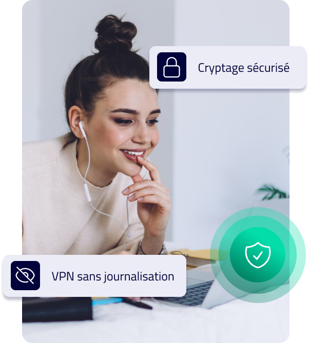 Personne avec des écouteurs devant un ordinateur portable, avec des symboles de sécurité pour VPN et chiffrement.